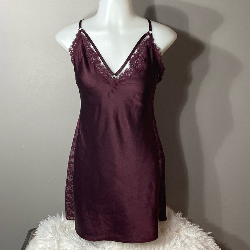 Victoria’s Secret Ladies Satin Nightie Nightgown Slip Dress S
Burgundy color